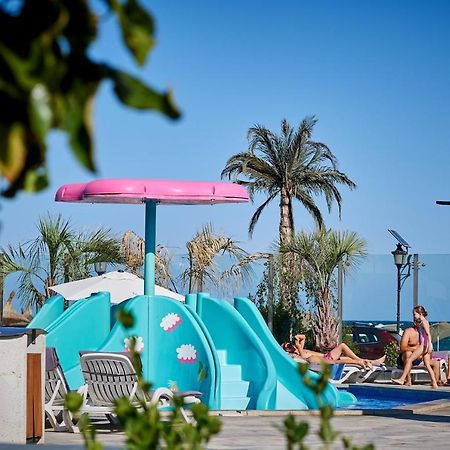 Glamour Red Apartment 22 In Spa Pool Resort Mamaia Exterior photo