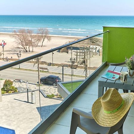 Glamour Red Apartment 22 In Spa Pool Resort Mamaia Exterior photo