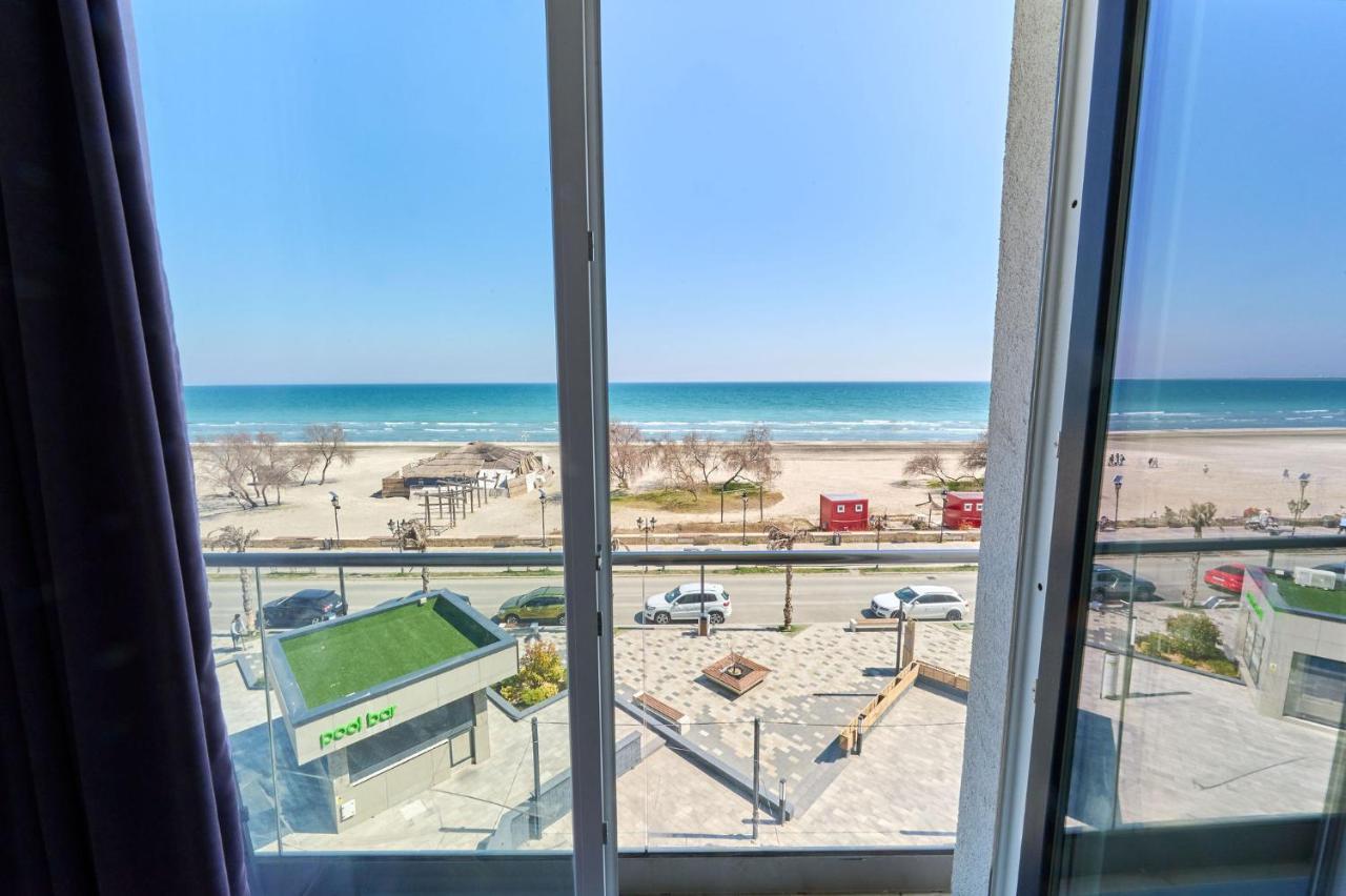 Glamour Red Apartment 22 In Spa Pool Resort Mamaia Exterior photo