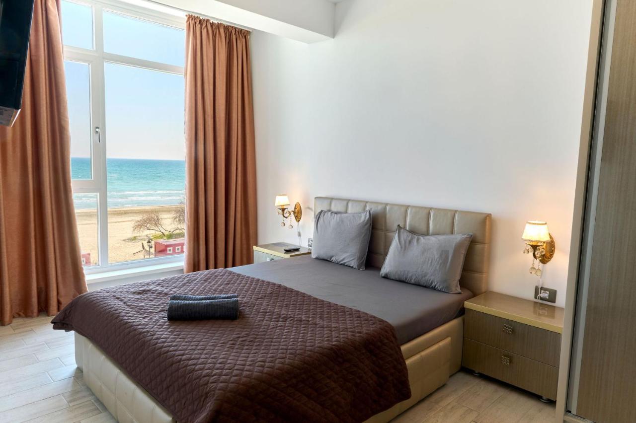 Glamour Red Apartment 22 In Spa Pool Resort Mamaia Exterior photo