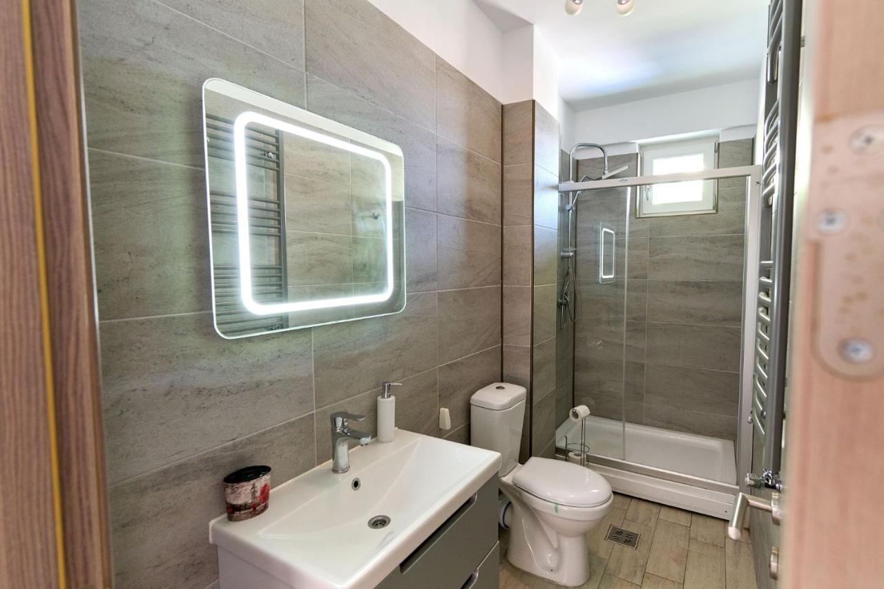 Glamour Red Apartment 22 In Spa Pool Resort Mamaia Exterior photo