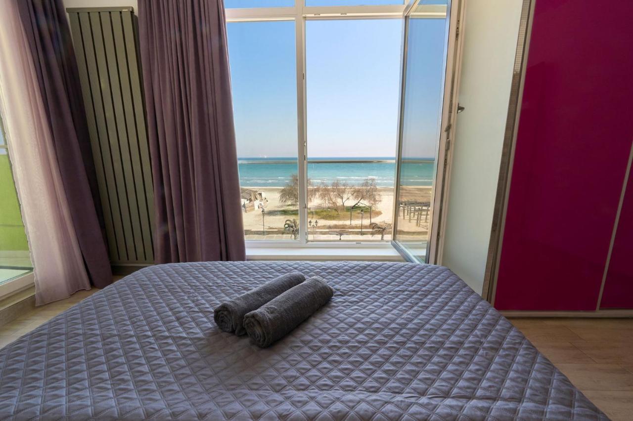 Glamour Red Apartment 22 In Spa Pool Resort Mamaia Exterior photo