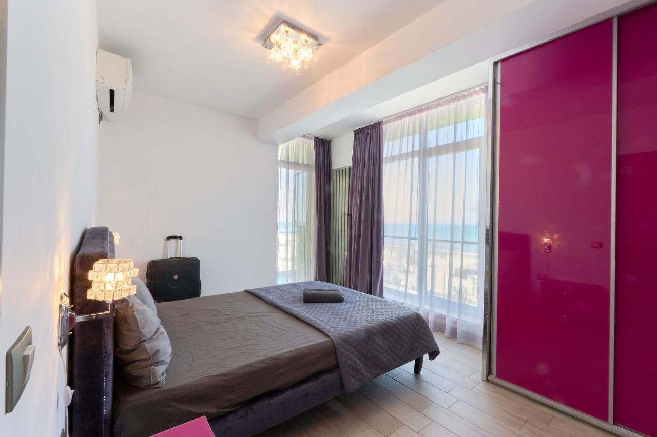 Glamour Red Apartment 22 In Spa Pool Resort Mamaia Exterior photo