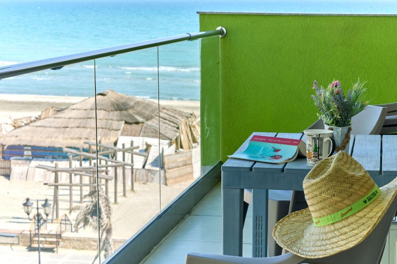 Glamour Red Apartment 22 In Spa Pool Resort Mamaia Exterior photo