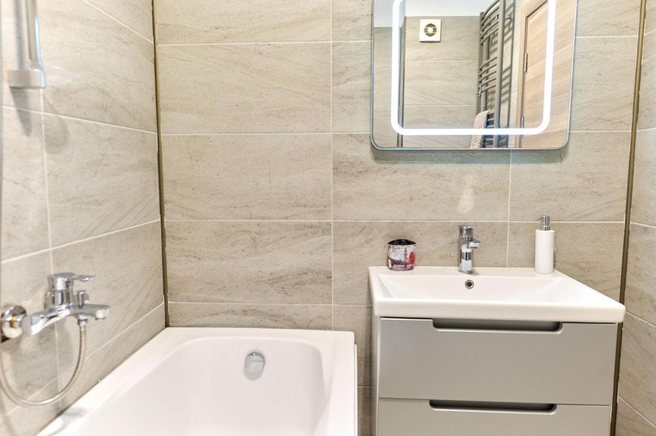 Glamour Red Apartment 22 In Spa Pool Resort Mamaia Exterior photo