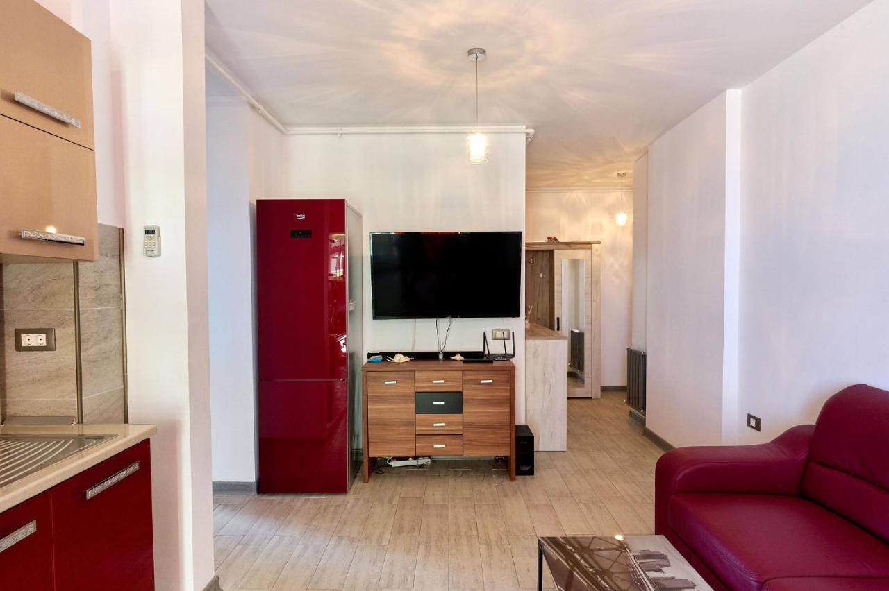 Glamour Red Apartment 22 In Spa Pool Resort Mamaia Exterior photo