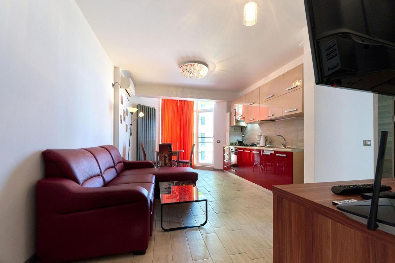 Glamour Red Apartment 22 In Spa Pool Resort Mamaia Exterior photo