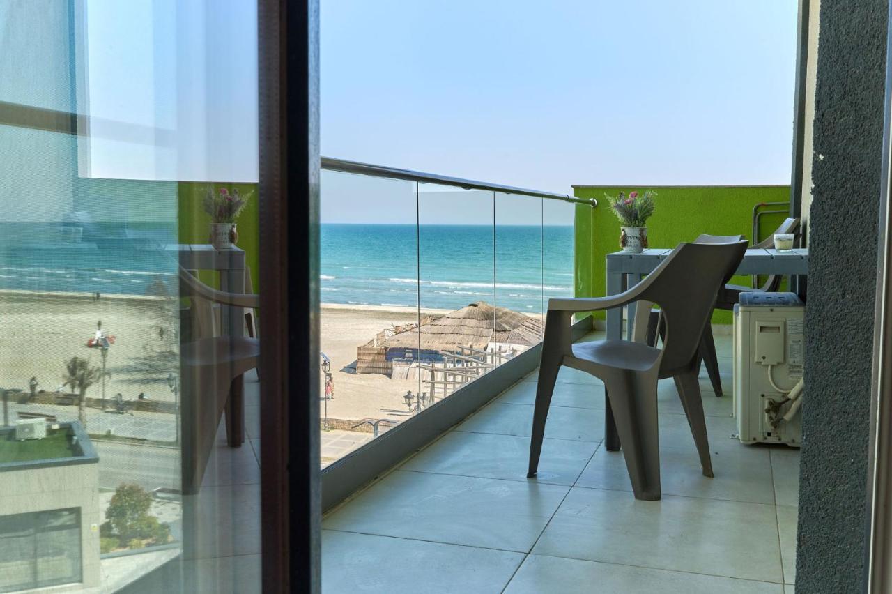 Glamour Red Apartment 22 In Spa Pool Resort Mamaia Exterior photo